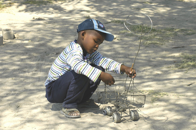 Creando. Un niño en África.